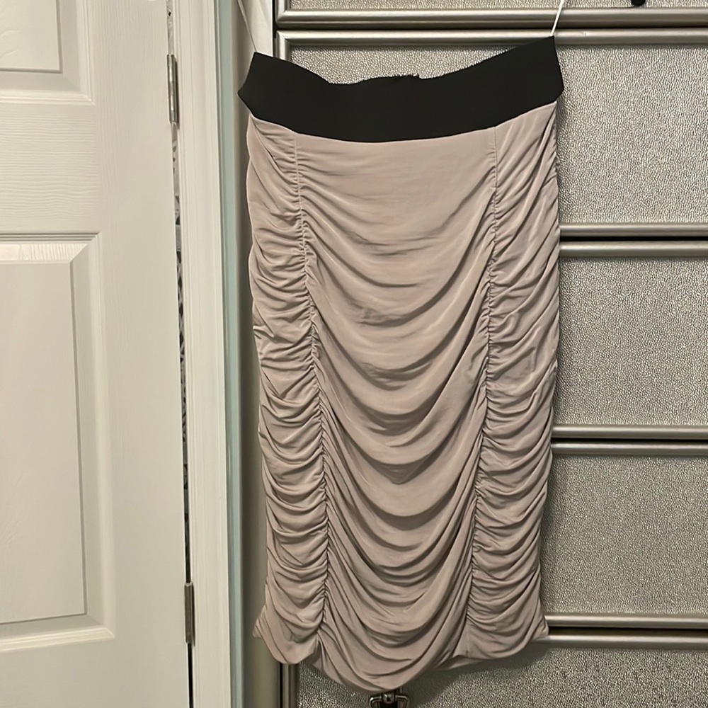 H&M Ruched skirt SZ 2